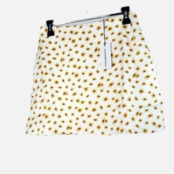 WeWoreWhat Revolve Ditsy Daisy's Floral Spring Women Size Small Mini Slip Skirt - Picture 4 of 4